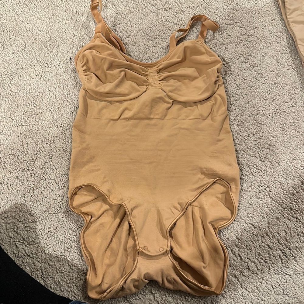 skims seamless sculpt brief bodysuit